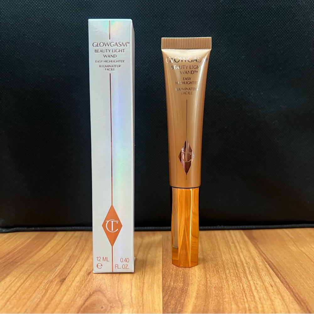 CHARLOTTE TILBURY BEAUTY LIGHT WAND HIGHLIGHTER - GOLDGASM